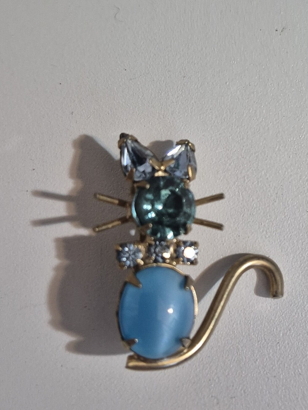 Antique Blue Rhinstone Cat Brooch Blue & Gold